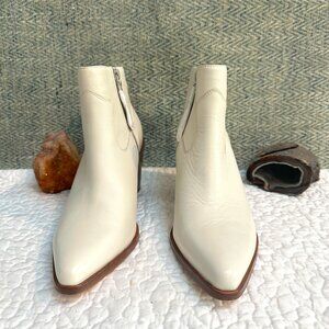 RAG & BONE  SZ 39 Point Toe Cuban Heel Ivory colored Leather Zip Bootie